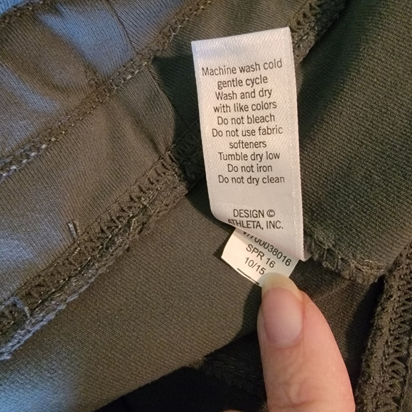 Athleta Zip Pocket Capri Pants - Picture 9 of 13